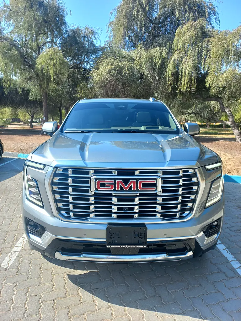 GMC Yukon 2025 — photo 1 of 8