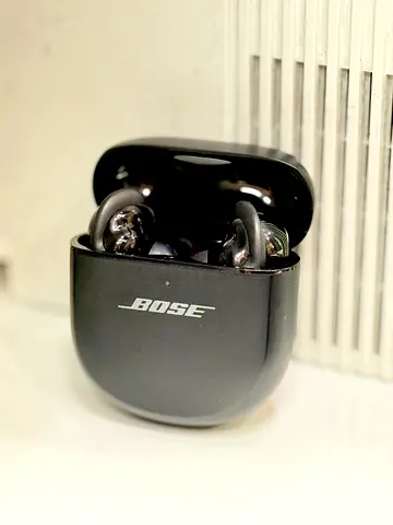 Bose QuietComfort Earbuds (wireless) with charging case - used