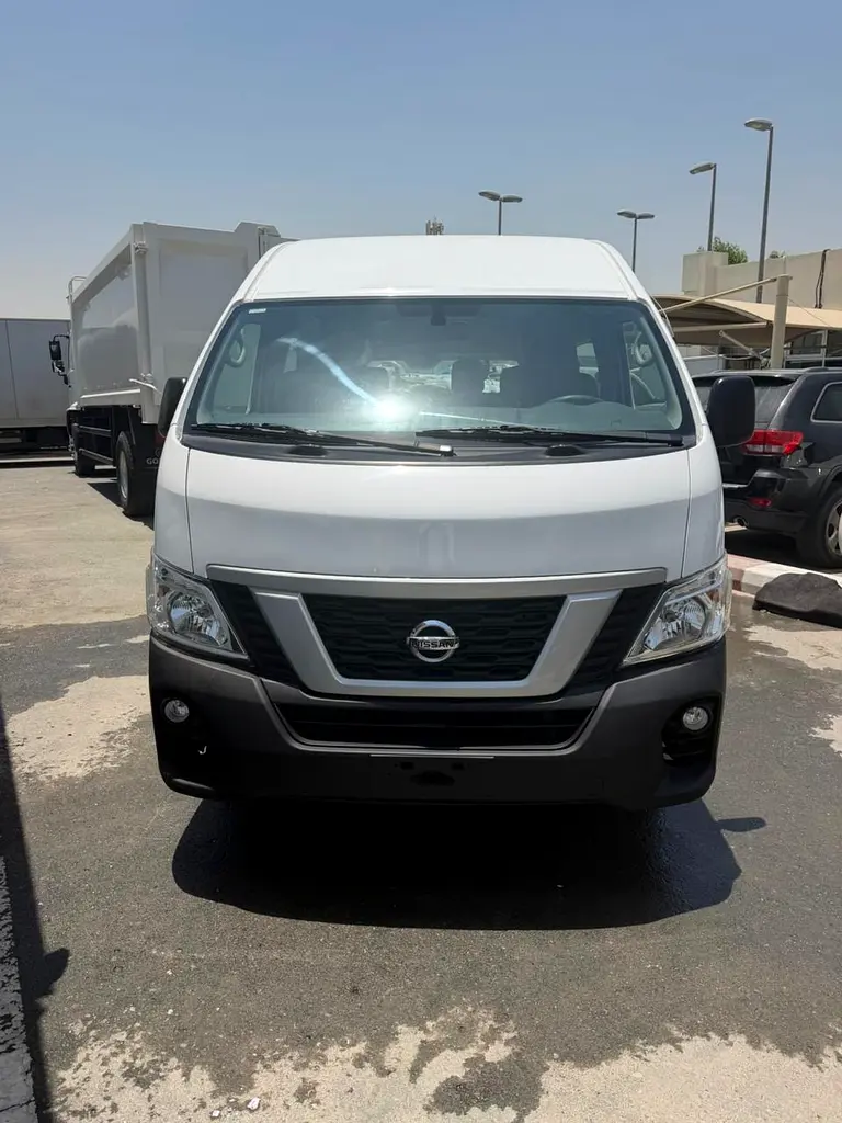Nissan Urvan 2020 — photo 1 of 12