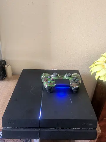 Sony PlayStation 4 FAT 2 TB 12.52 w/ 1 controller + 30 games installed