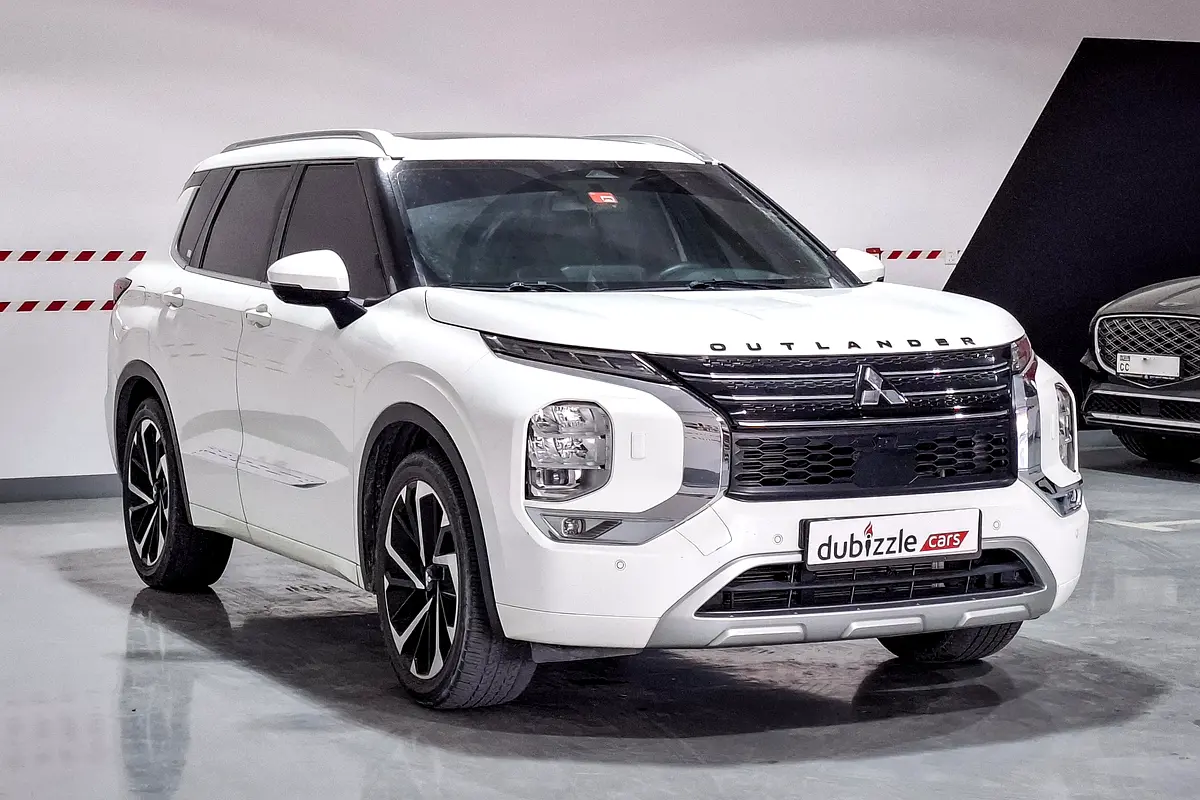 Mitsubishi Outlander 2023 — photo 1 of 15