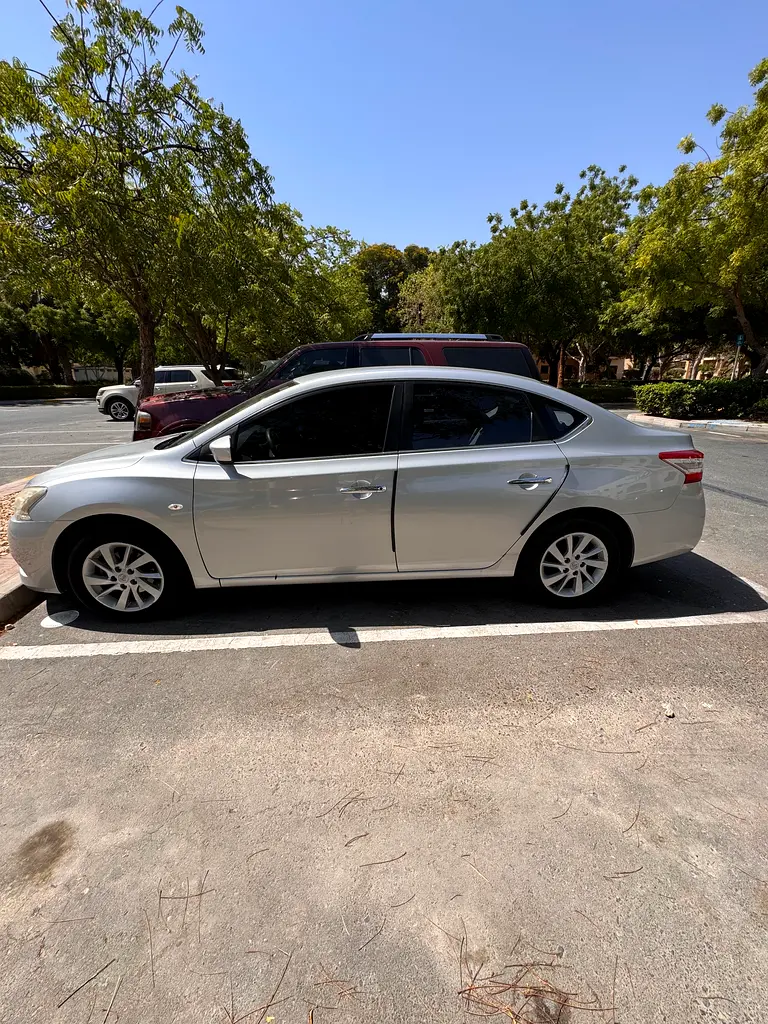 Nissan Sentra 2017 — photo 1 of 20