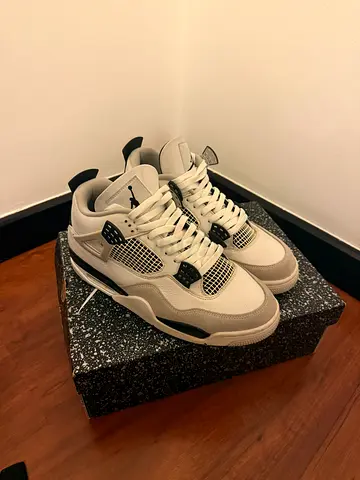 Jordan 4 Military Black SIZE EU44/US10