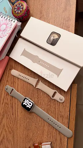 Apple Watch Series 9 (Gold Aluminum) with Sport Band - Good Working Condition