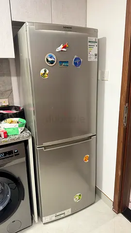Siemens Silver Refrigerator with Bottom Freezer - no motor — not working