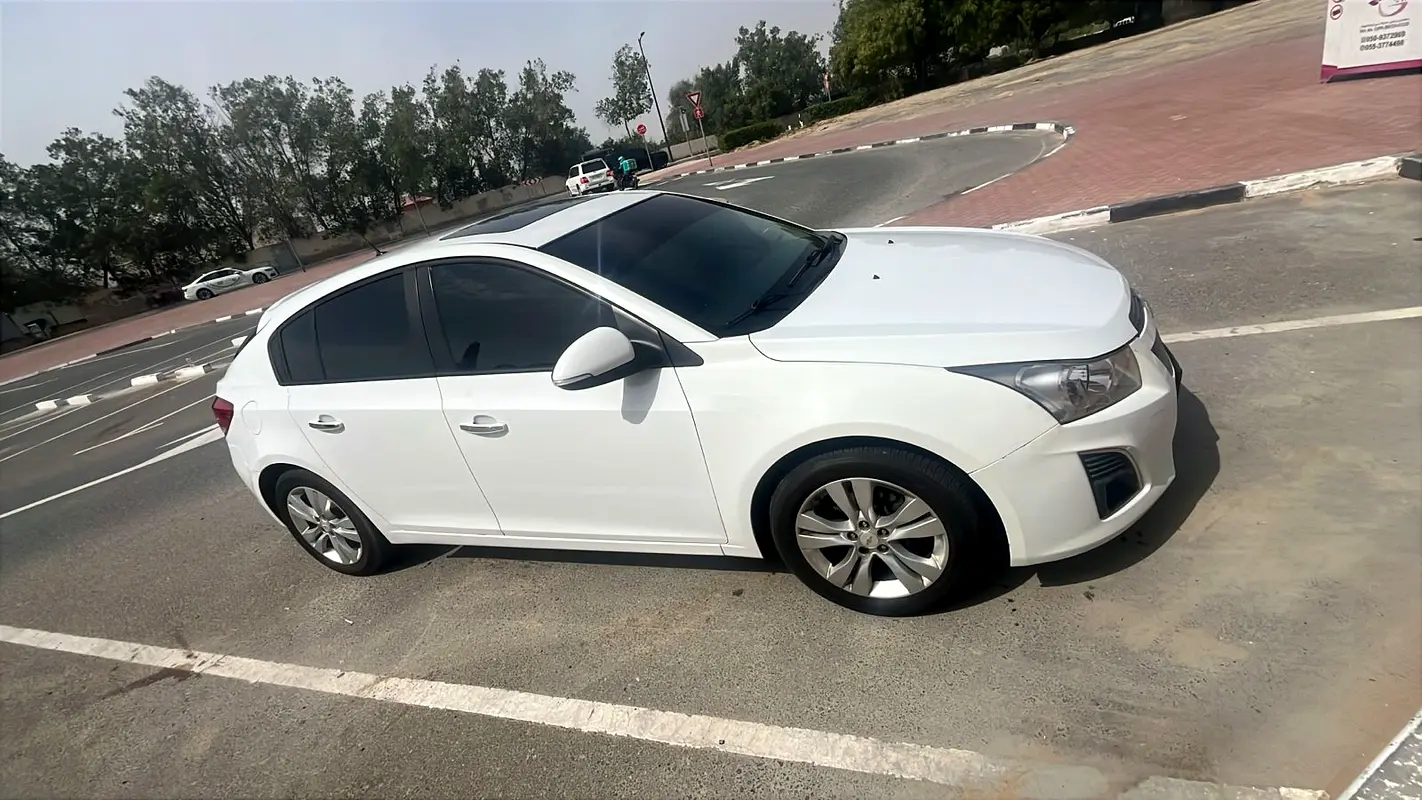 Chevrolet Cruze 2015 — photo 1 of 8