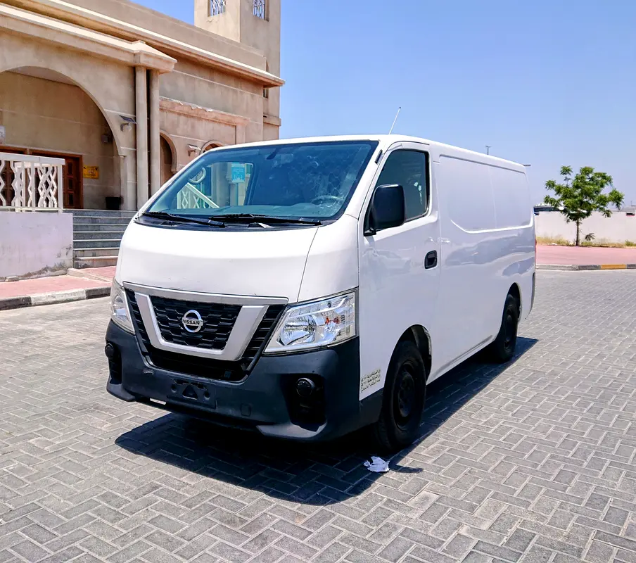Nissan Urvan 2020 — photo 1 of 11