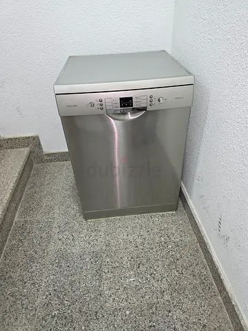 Stainless steel freestanding dishwasher - good working condition