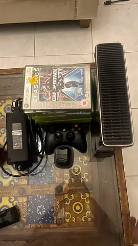 Microsoft Xbox 360 Slim Console 320 gb wireless Controller and Games