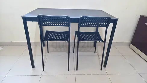 Dining table with 2 chairs.. Moveout sale
