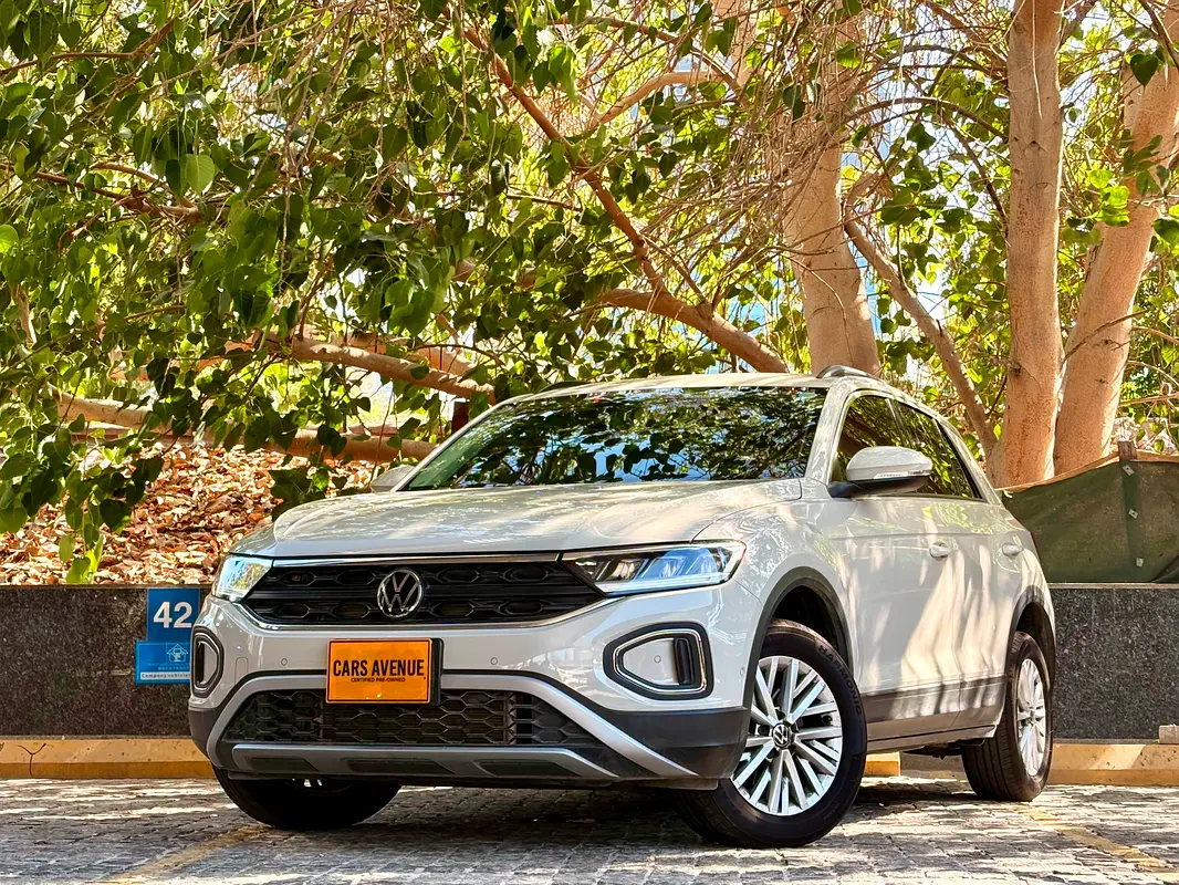 Volkswagen T-Roc 2023 — photo 1 of 15