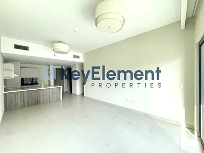 Modern 2BR Apartment | Pool & Gym | Business Bay