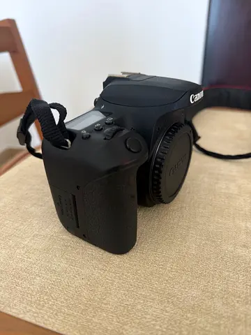 Canon EOS 77D body (camera only) - excellent working condition
