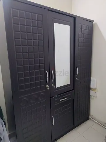 Dark wood 3-door wardrobe with mirror - good condition