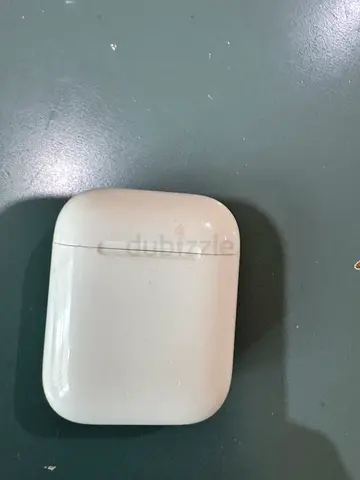 Apple AirPods charging case (white) - used. Only the case available.