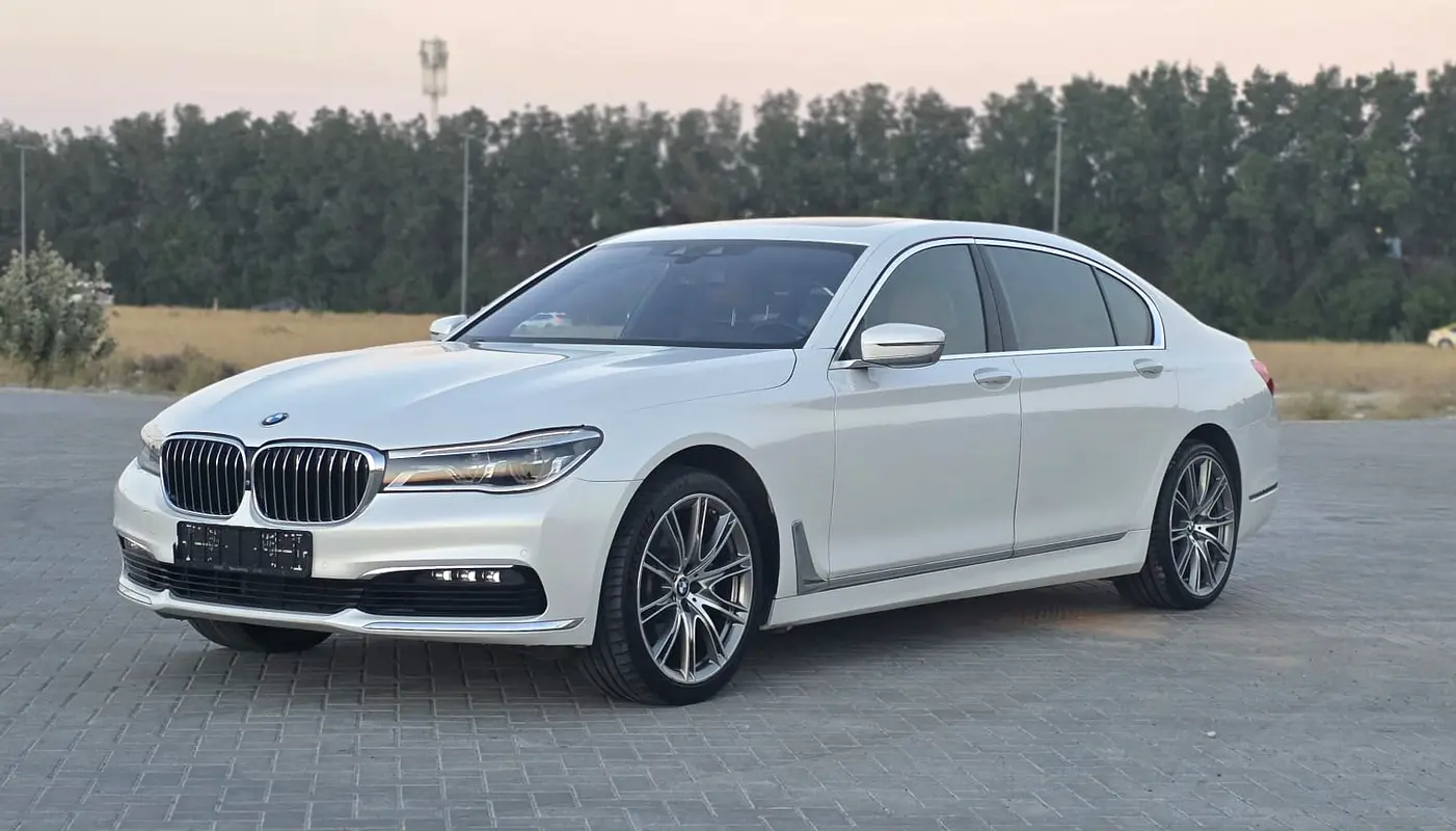 BMW 7-Series 2017 — photo 1 of 20