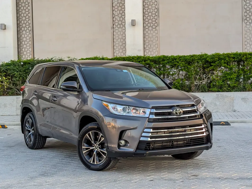 Toyota Highlander 2018 — photo 1 of 20