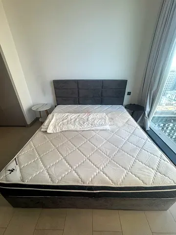 Queen bed frame - good condition