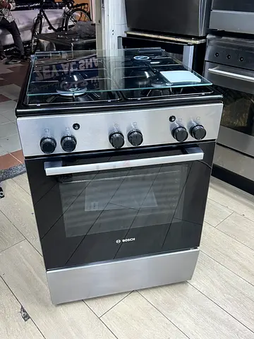 Bosch Gas Stove 4 burners , Heavy Cast iron RAREYLY USED , DELIVERY + WARRANTY