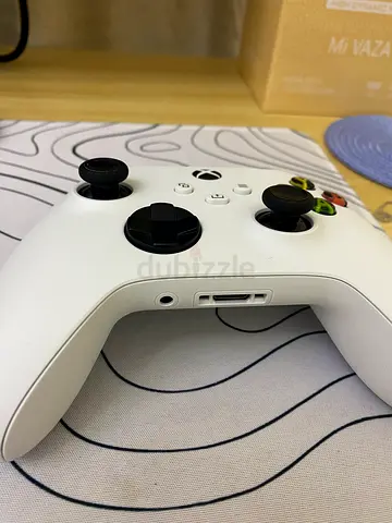 Xbox Controller with Box very less used in Mint Condition