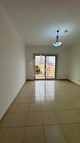 Spacious and bright | Vacant | Negotiable