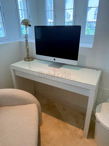 White modern desk  Boucle Chair