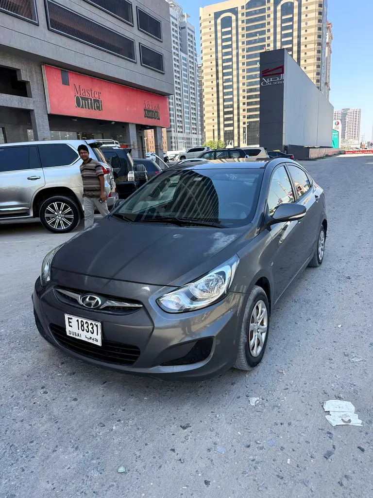 Hyundai Accent 2013 — photo 1 of 9