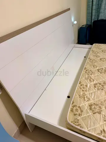 White Modern king Bed Frame with mattress