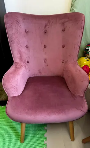 Comfortable Pink Velvet Armchair with Wooden Legs
