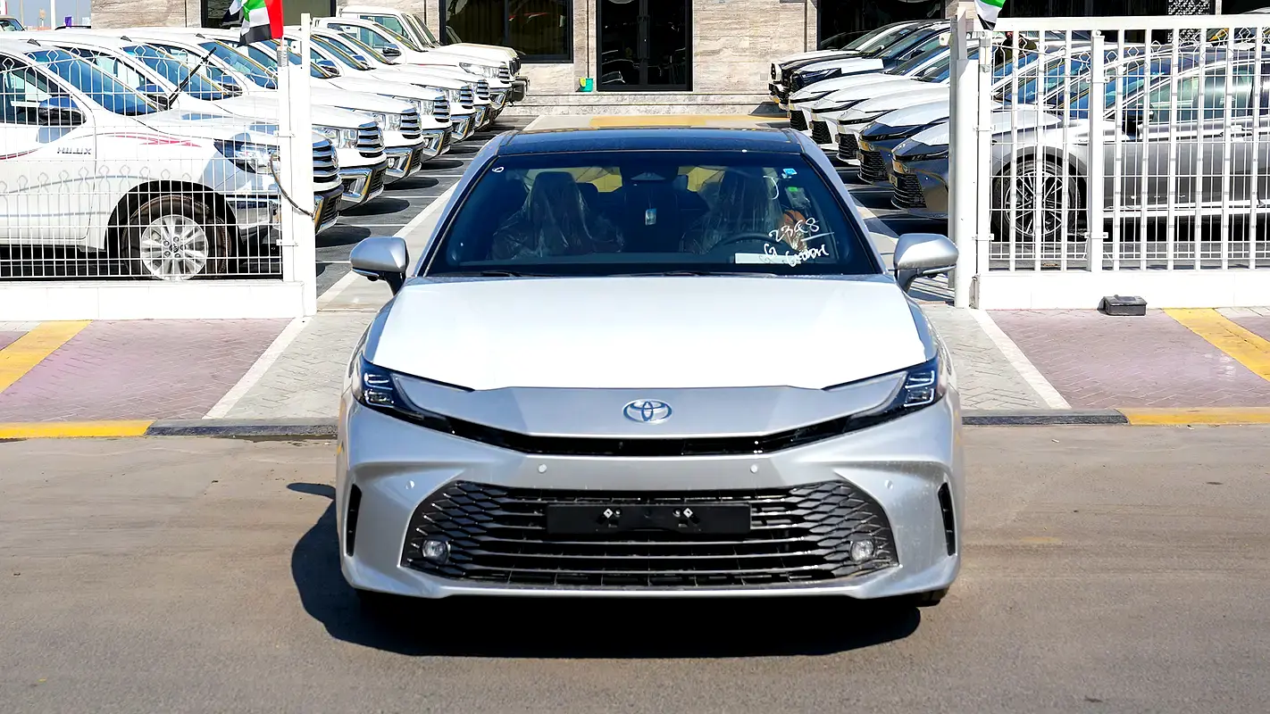 Toyota Camry 2025 — photo 1 of 20