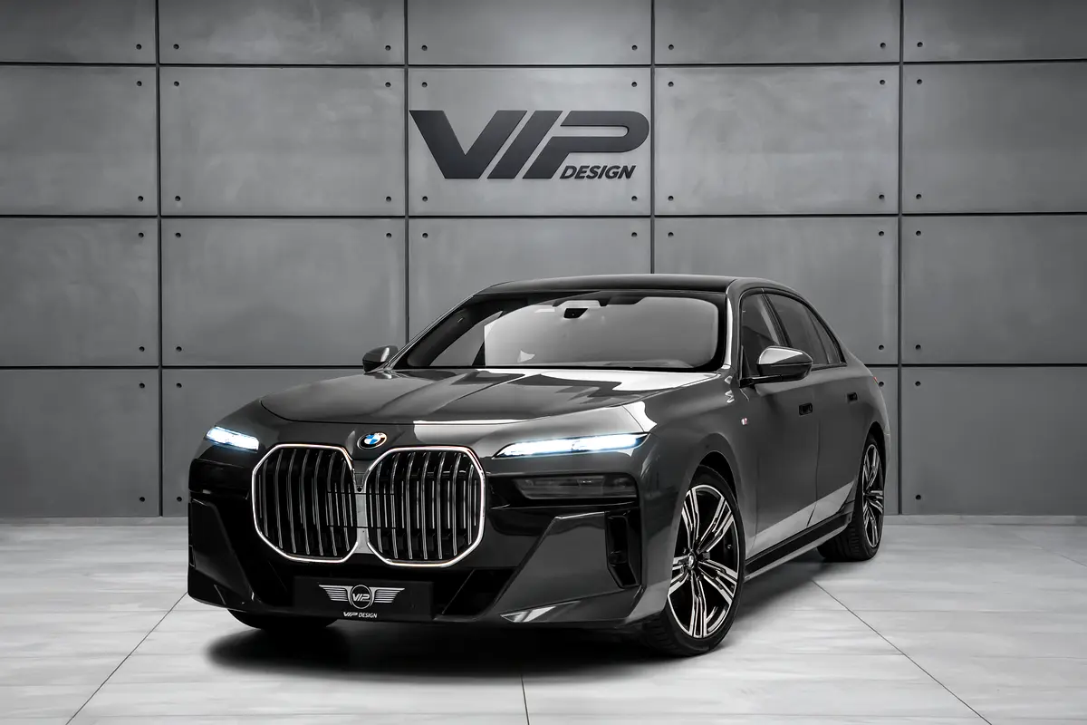 BMW 7-Series 2023 — photo 1 of 20