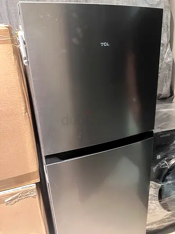 TCL compact refrigerator - good working condition - 197 L