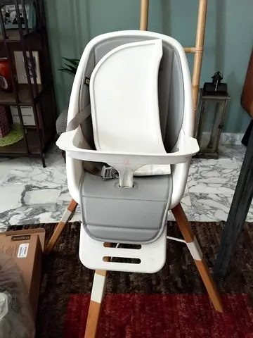 Modern Wooden High Chair for Feeding