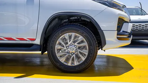 2026 Toyota FORTUNER photo 5