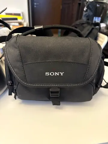 Sony digital 6300 camera, used once, with its original box and bag, original strap, power cables