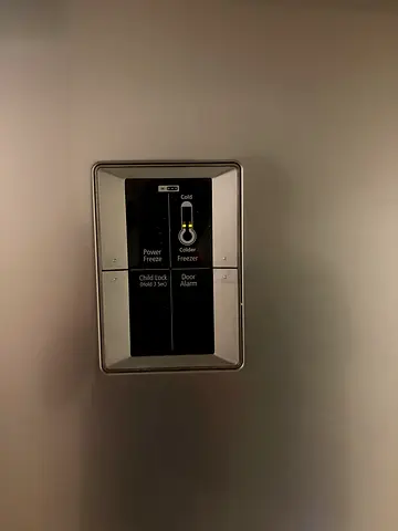 Samsung make well mai,Stainless Steel Refrigerator with Water/Ice Dispenser (Good Working Condition)