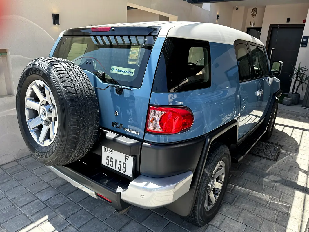 Toyota FJ Cruiser 2022 — photo 1 of 9