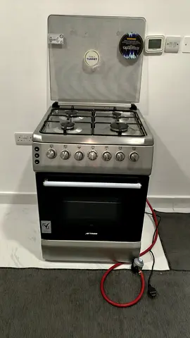Stainless steel 4-burner gas cooker with oven + cylinder + regulator - good condition