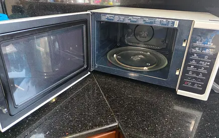 Used Samsung Countertop Microwave - 28L, Good Working Condition