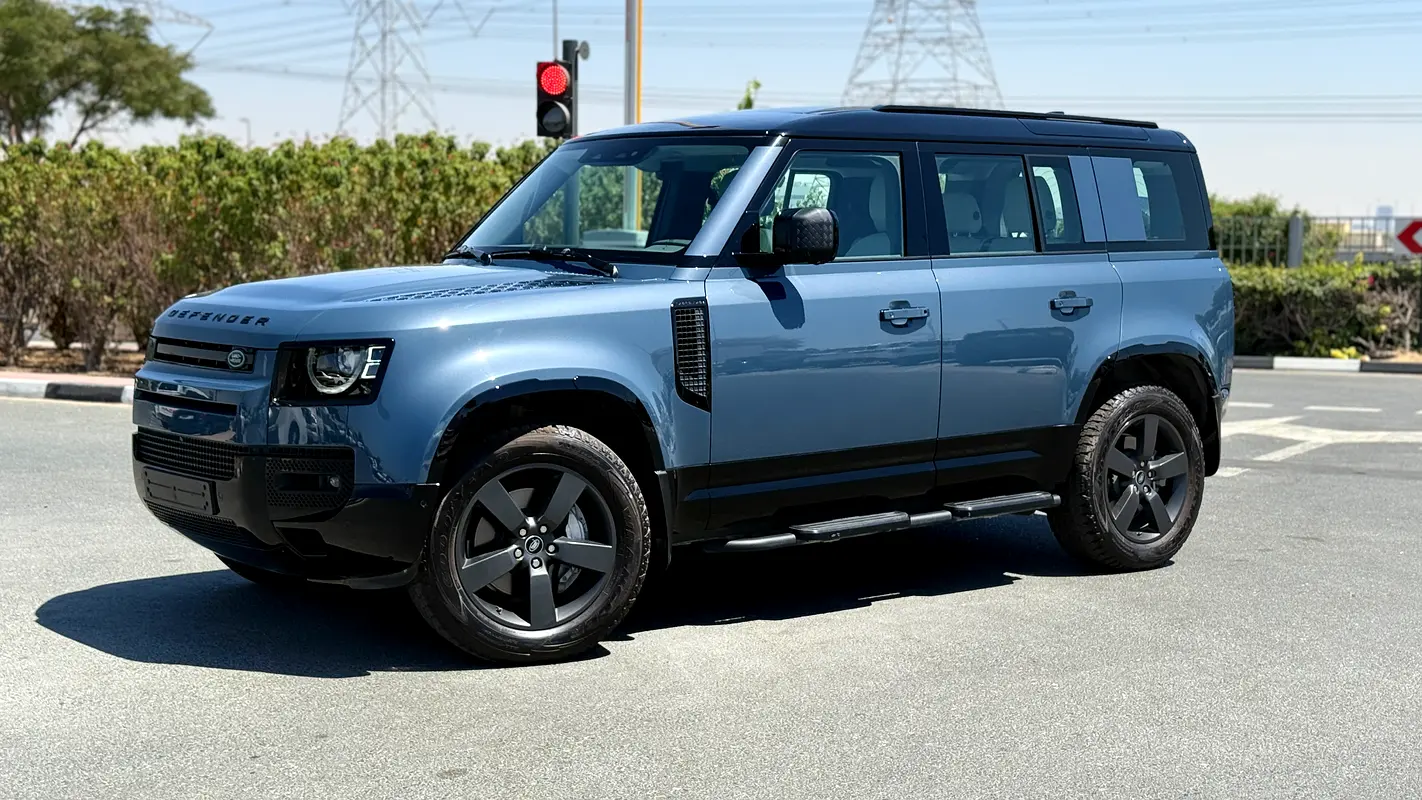 Land Rover Defender 2025 — photo 1 of 18