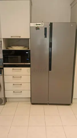 GE Side-by-Side Refrigerator - Good Working Condition