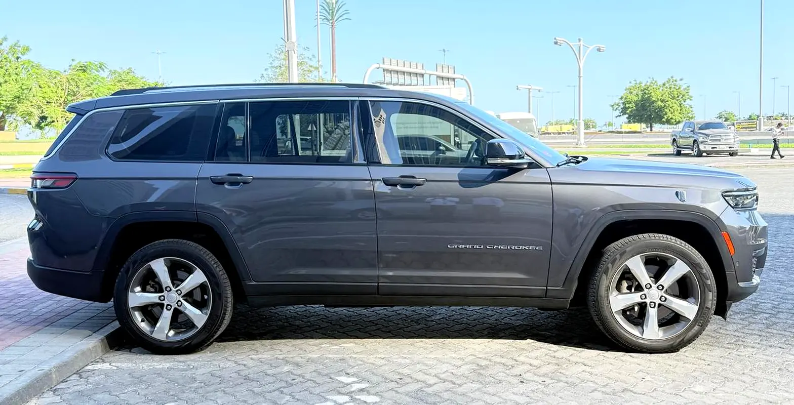 Jeep Grand Cherokee 2022 — photo 1 of 12