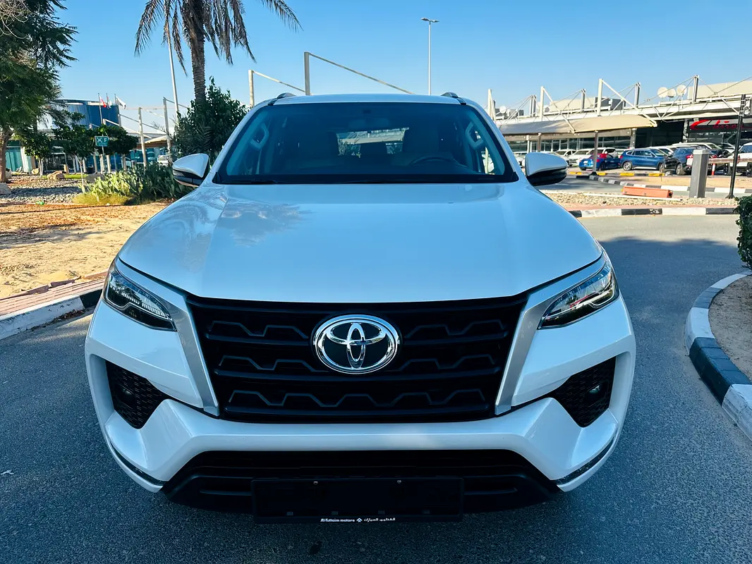 Toyota Fortuner 2025 — photo 1 of 15