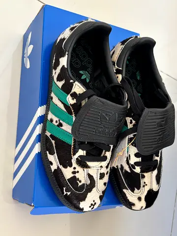 SAMBA LT SHOES
LEATHER ADIDAS SAMBA SHOES WIT – Size 9 US , never used very rare and special piece