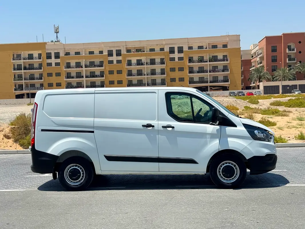 Ford Transit 2022 — photo 1 of 13