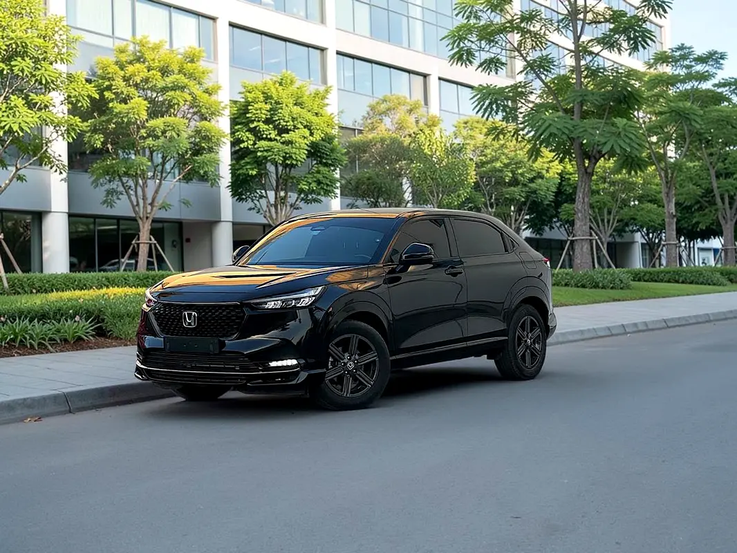 Honda HR-V 2023 — photo 1 of 19