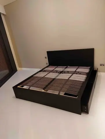 IKEA Malm king size bed frame with ikea mattress(180 × 200 cm)