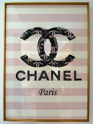 Luxury Fashion Wall Art 50x70 cm – Crystal Effect Chanel Canvas – Premium Decor