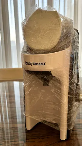 Baby Brezza Formula Pro - compact formula maker (used)
