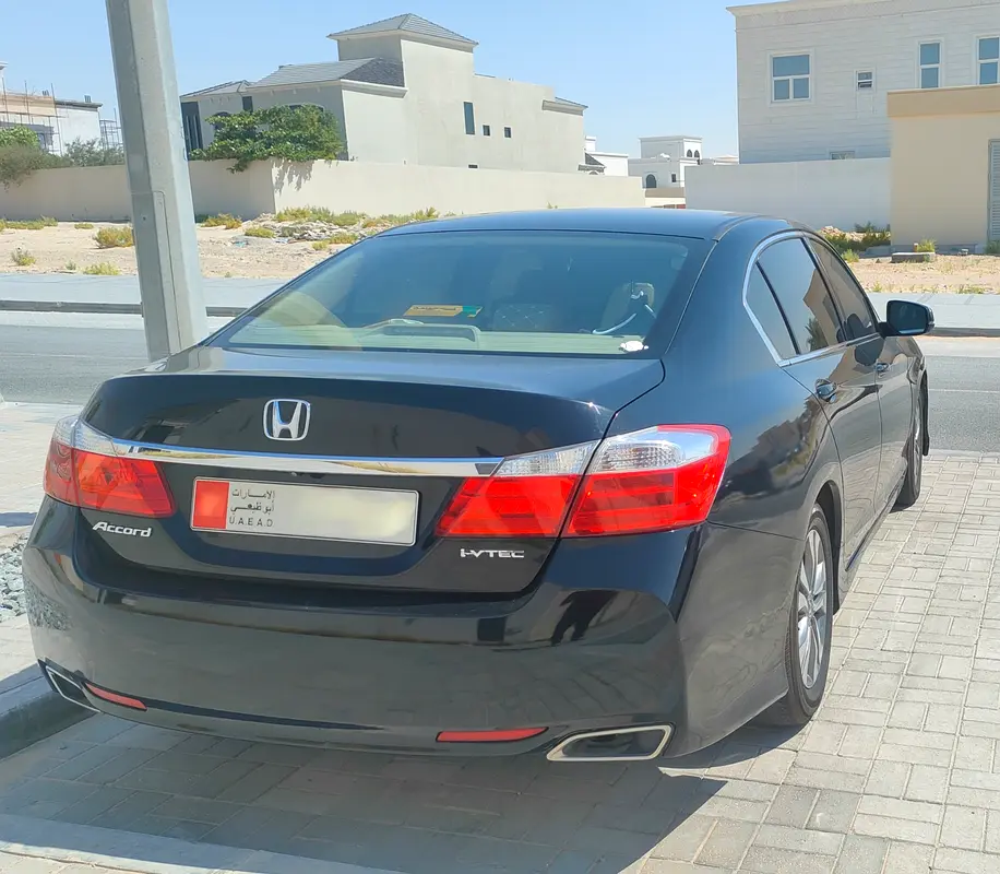 Honda Accord 2015 — photo 1 of 11